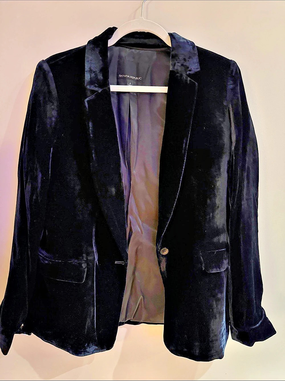 Banana Republic Black Velvet Blazer Size 4 Like New